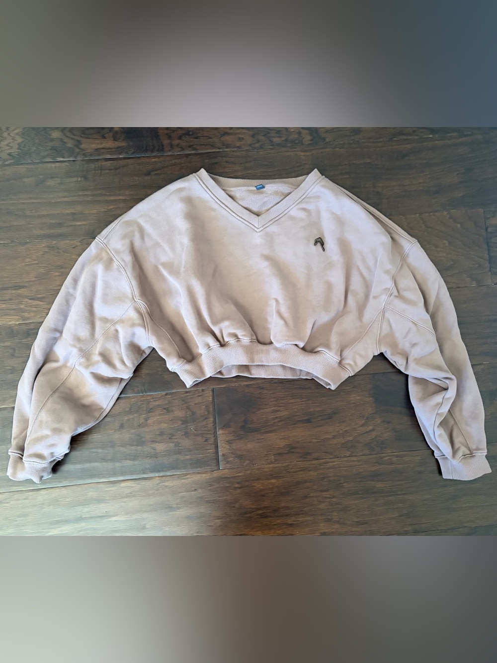 Oner Active Cropped V-Neck Sweatshirt in Beige